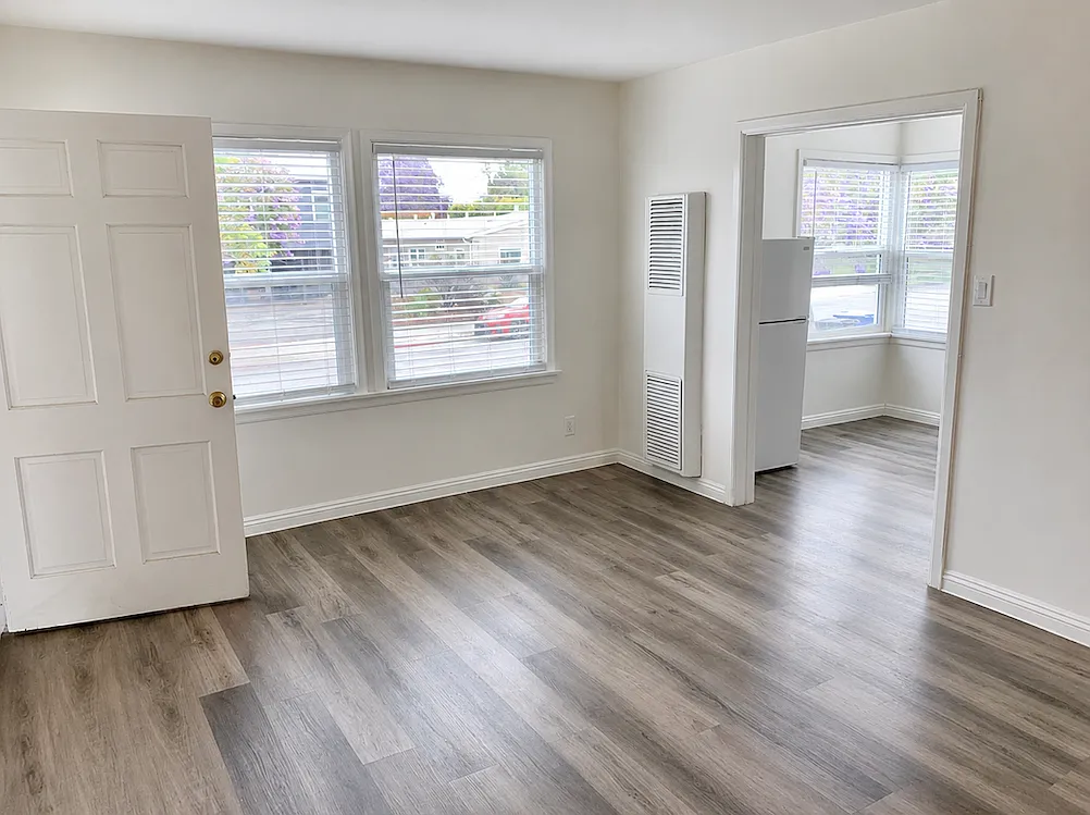 Studio, 400 sqft, $2,100 — Photo 1