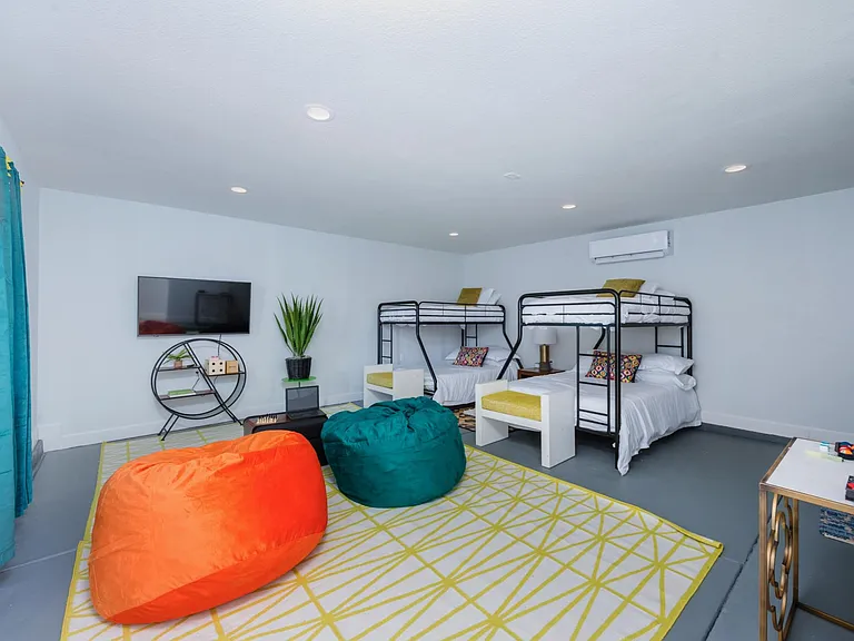 6915 E Sandra Ter — Photo 16