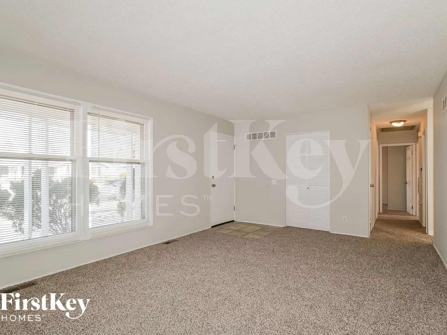 3 bed, 1.5 bath, 1025 sqft, $1,600 — Photo 4