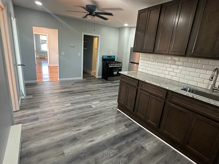 605 E Main St #3W — Photo 8