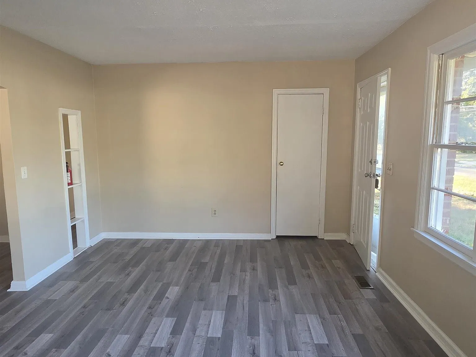 2 bed, 1.0 bath, 900 sqft, $1,000 — Photo 3