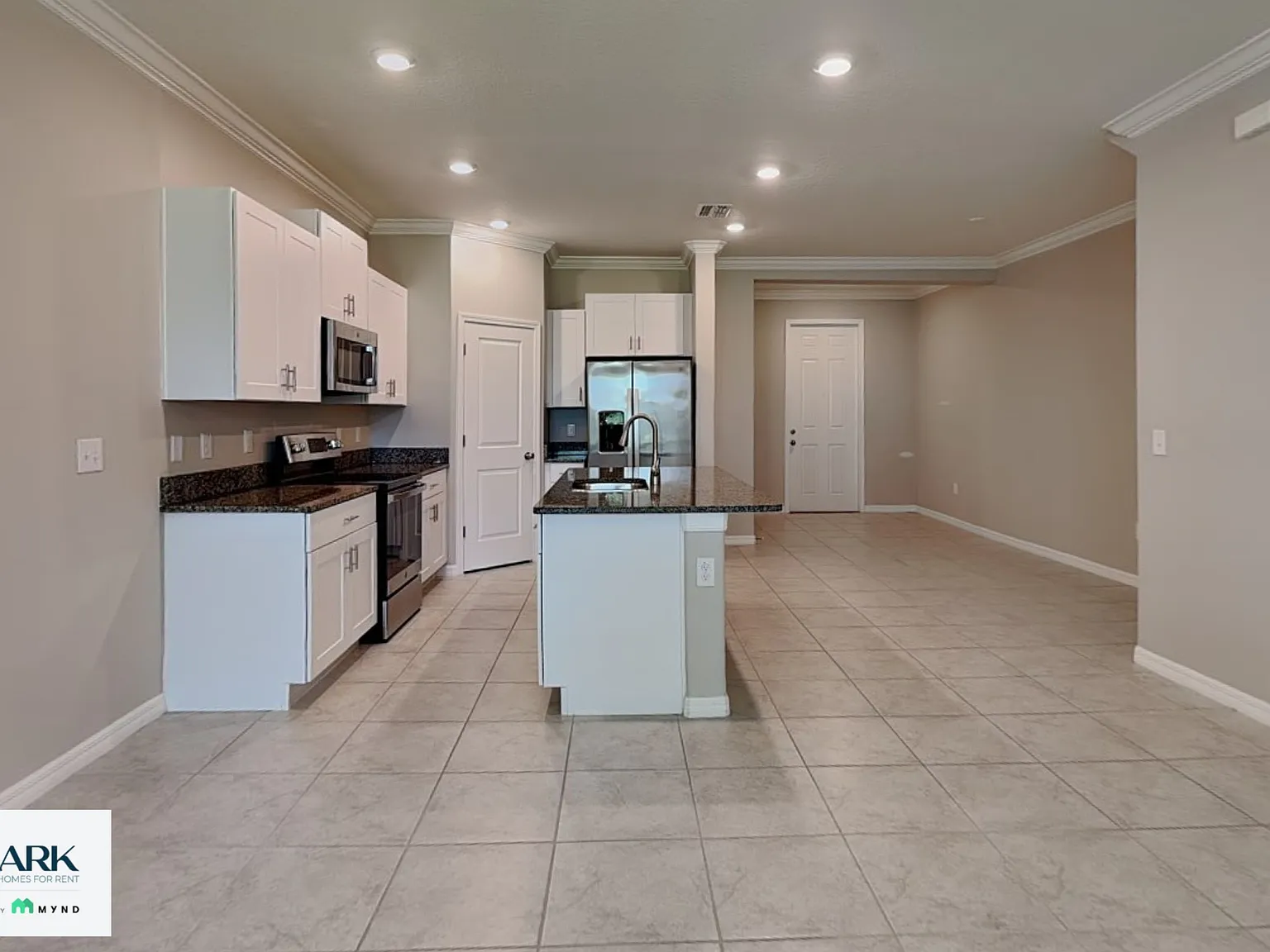 3 bed, 2.0 bath, 1597 sqft, $2,095 — Photo 3