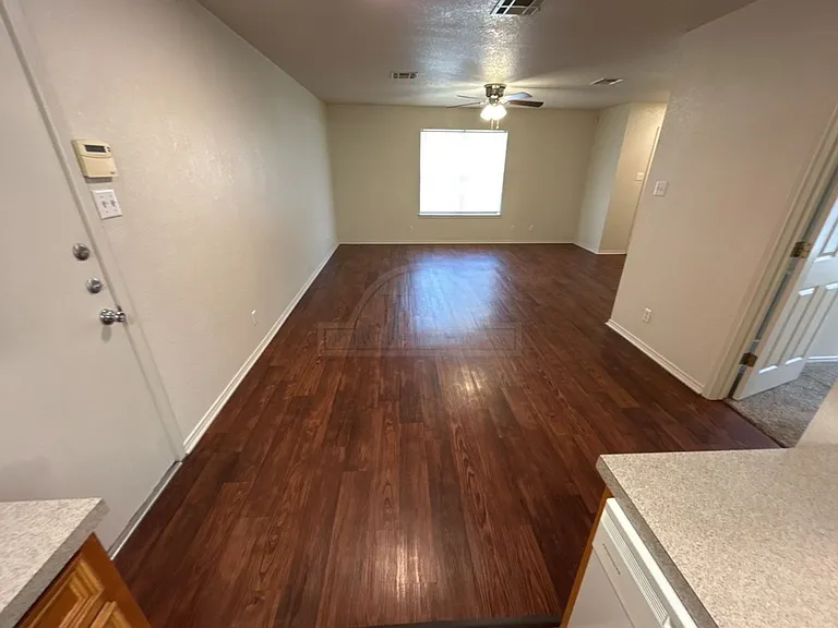 912 McDaniel Cir — Photo 8