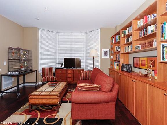 Living room w/Hardwood Fl