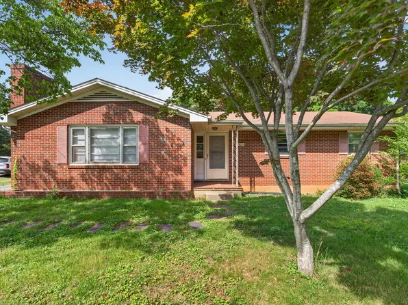 320 Vaden Dr, Gretna, VA 24557