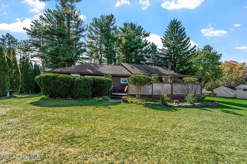 4th image of 21 Pine Knoll Lane