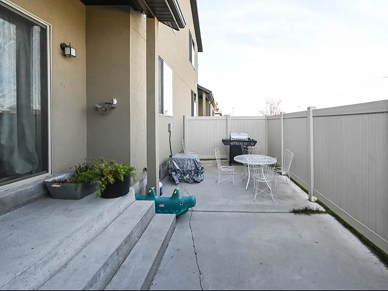 145 E 620 S — Photo 26