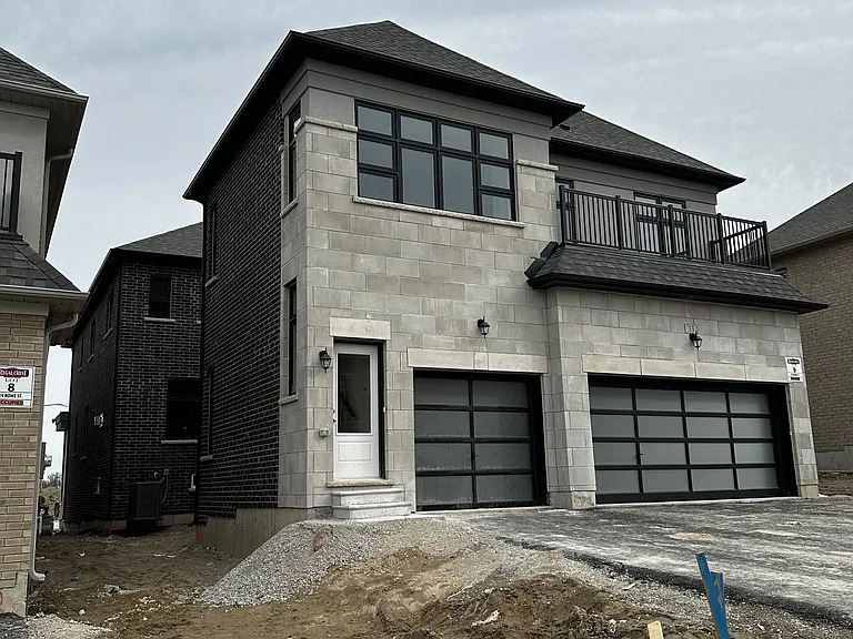 33 Rowe St #COACH — Photo 2