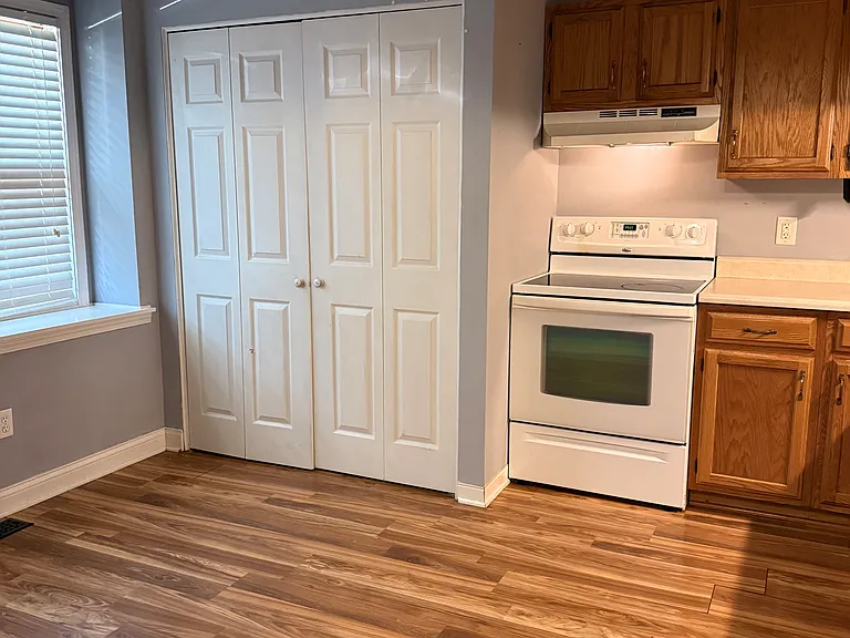 2425 Downing Dr — Photo 3