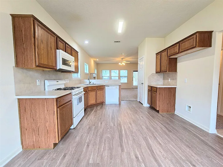 802 Marksey Ct — Photo 8