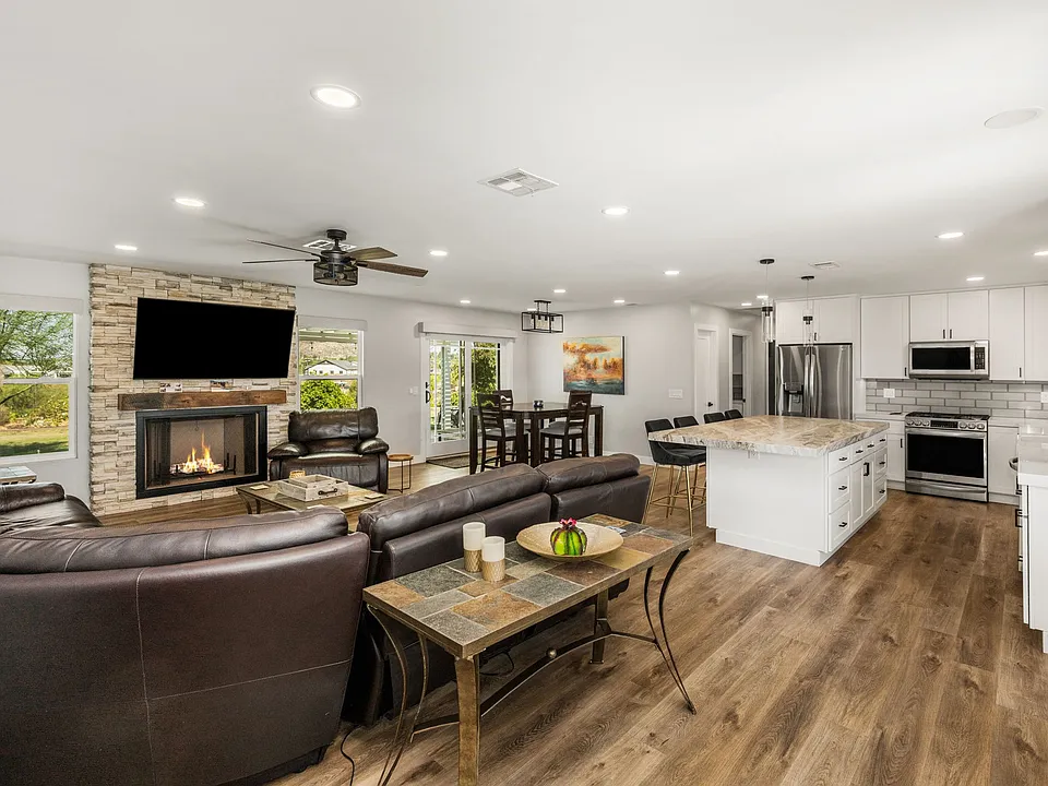 39760 Calle Bellagio