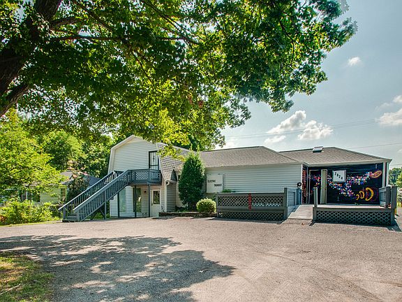 3rd image of 2824 Dogwood Pl