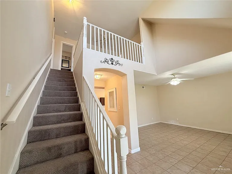 2212 N Days Cir — Photo 2