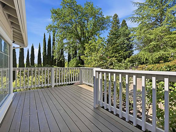 4th image of 3020 Oakwood Rd