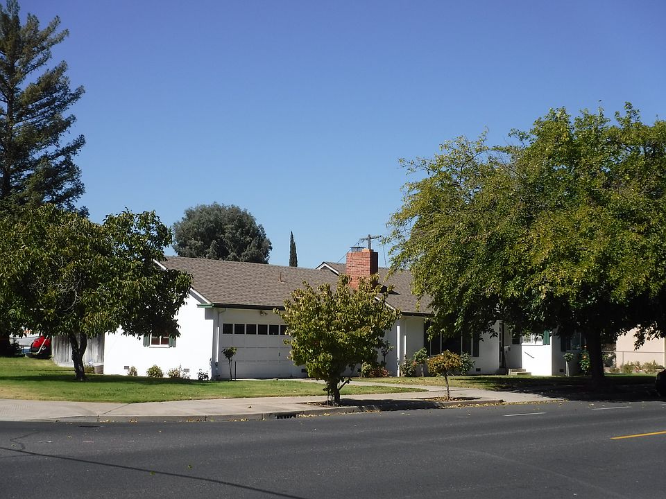 1st image of 410 1st Ave