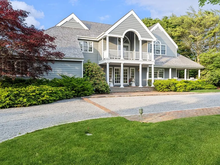 62 Beach Ln — Photo 2