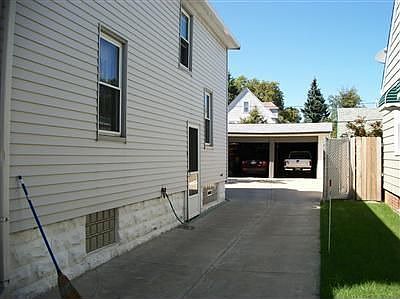 3rd image of 19713 Mohican Ave