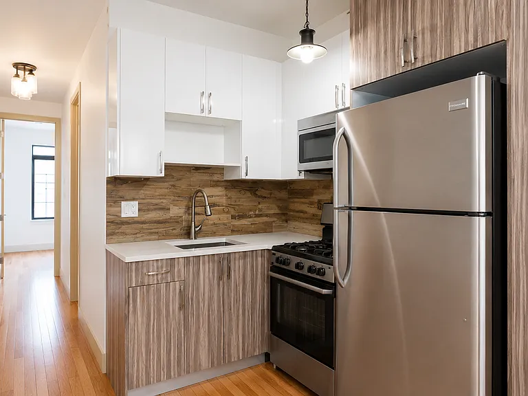 218 Boerum St #2R — Photo 5