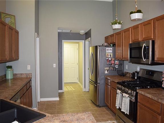 3rd image of 7122 Cromwell Park Ln