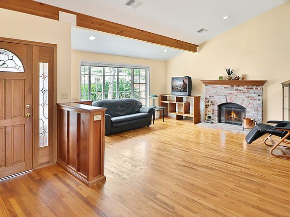5th image of 216 Bluefield Ave