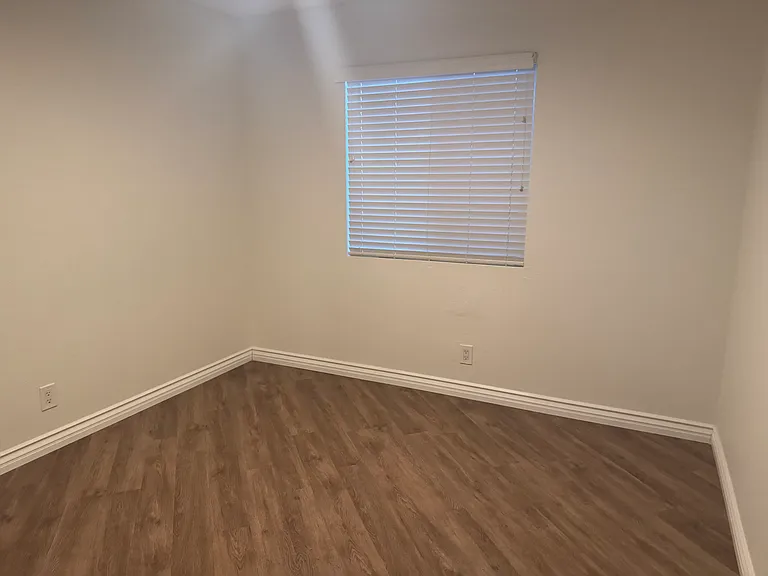 8631 Flanders Dr — Photo 2