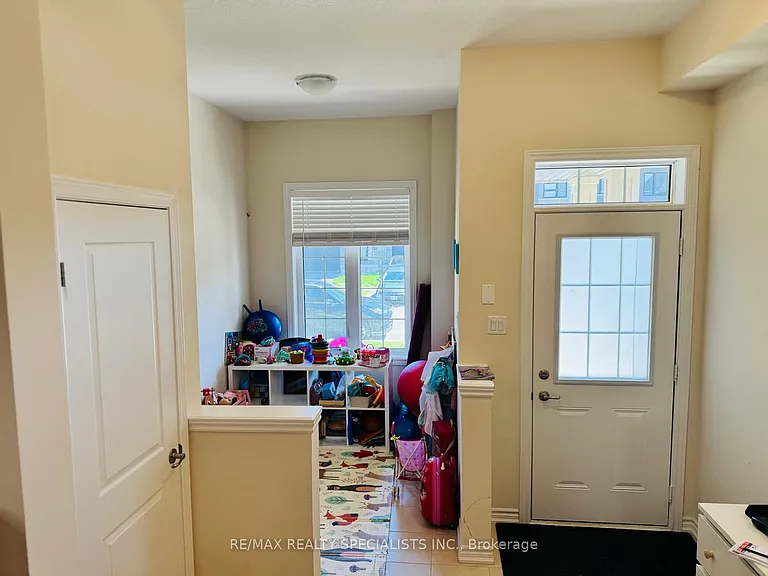 23 Dennis Ave — Photo 5