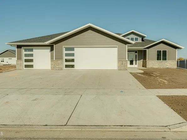 320 Lennox Dr, Bismarck, ND 58504