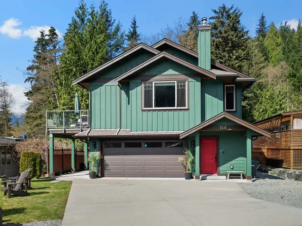 746 Crescent, Squamish, BC V8B 1J2