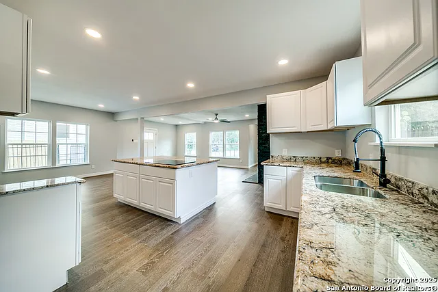 811 W Kings Hwy — Photo 19