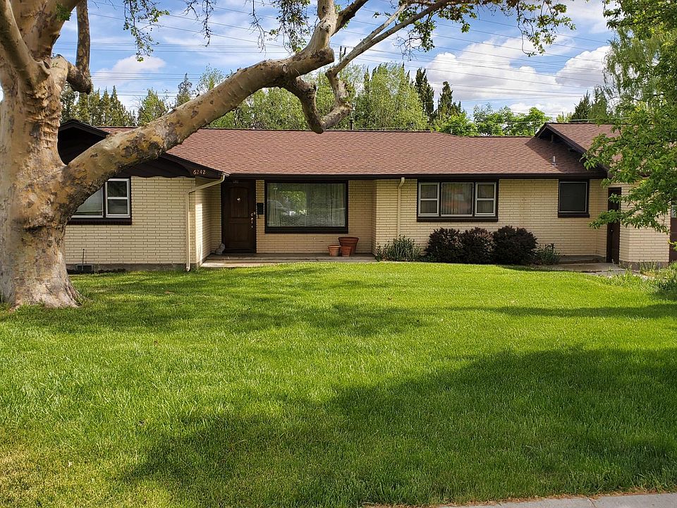 Front side of house, the apartment is located in the back