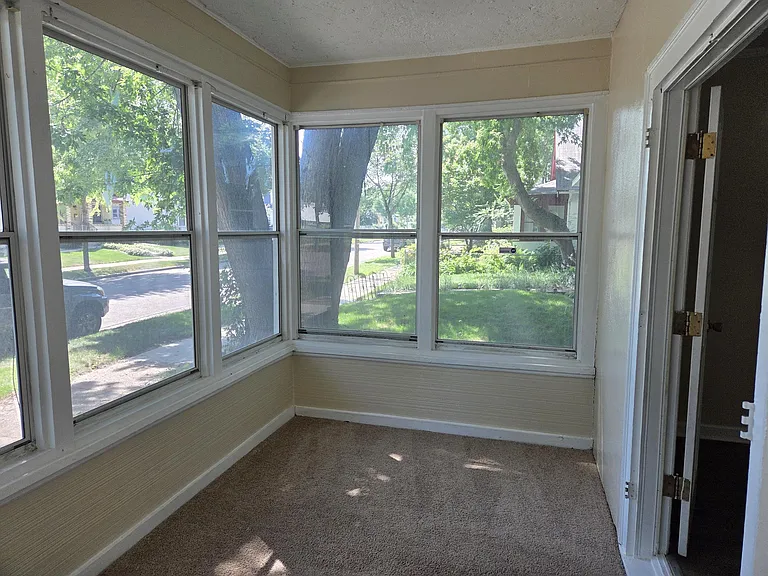 1347 Thomas Ave N — Photo 8
