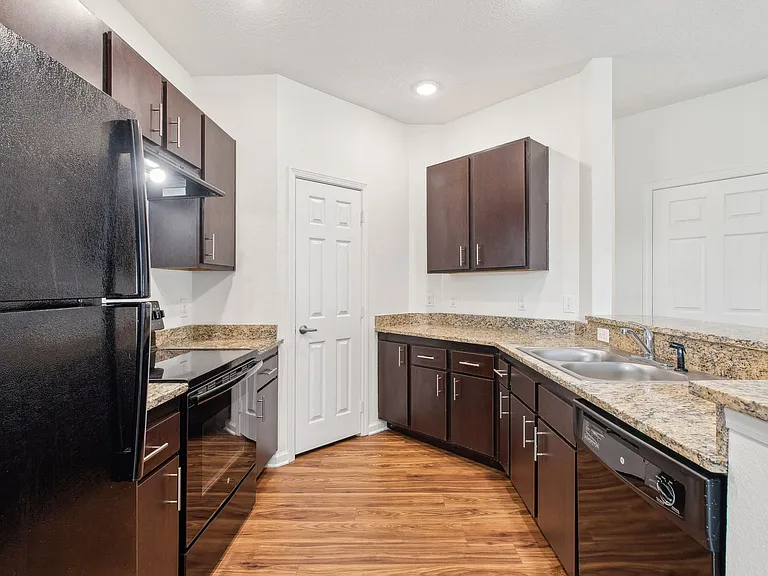 Vacant 1x1 kitchen