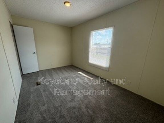 5th image of 815 Monroe Ln