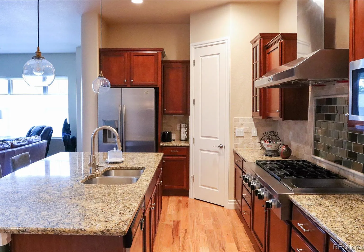 3 bed, 2.5 bath, 2262 sqft, $3,795 — Photo 3