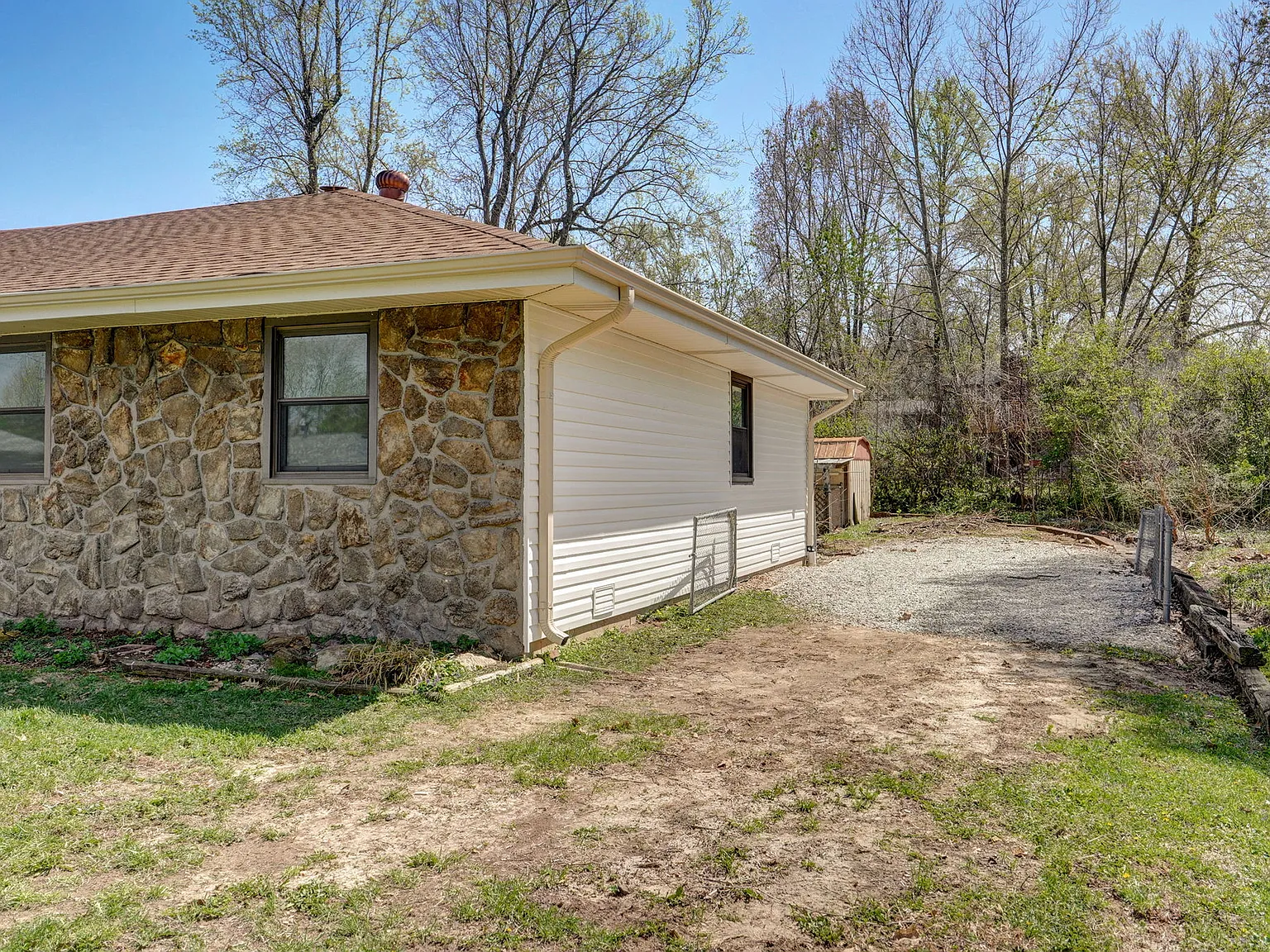 4 bed, 1904 sqft, $2,595 — Photo 3