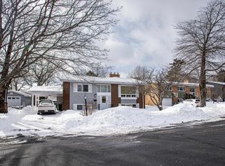 38 Deepwood Cres, Halifax, NS B3M 2Y6