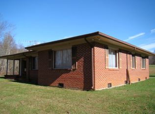 190 Little Bit Rd, Hillsville, VA 24343