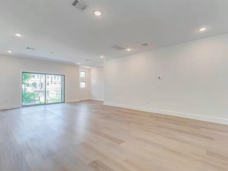 5638 Dolores St — Photo 12