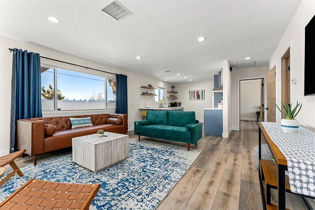 3 bed, 1468 sqft, $2,500 — Photo 1