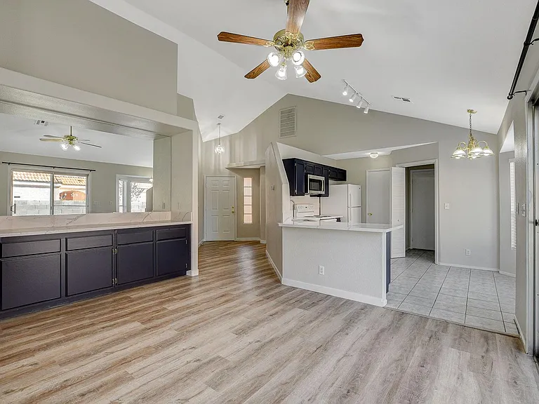 272 Spring Hills Ln — Photo 1