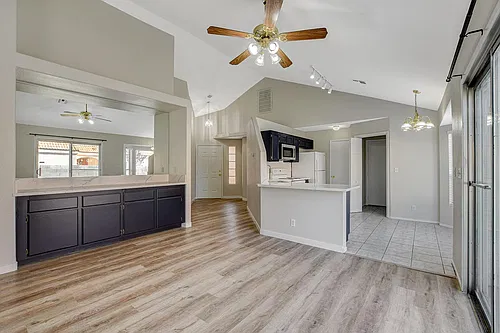 272 Spring Hills Ln Photo 1
