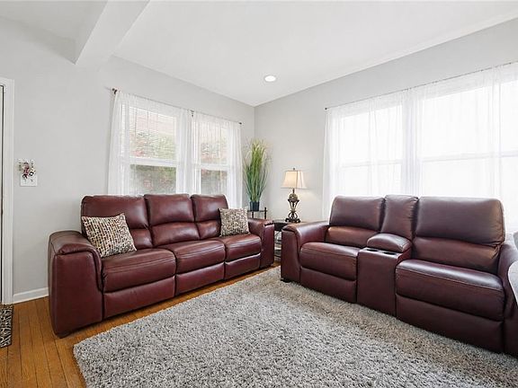 4th image of 623 New York Ave