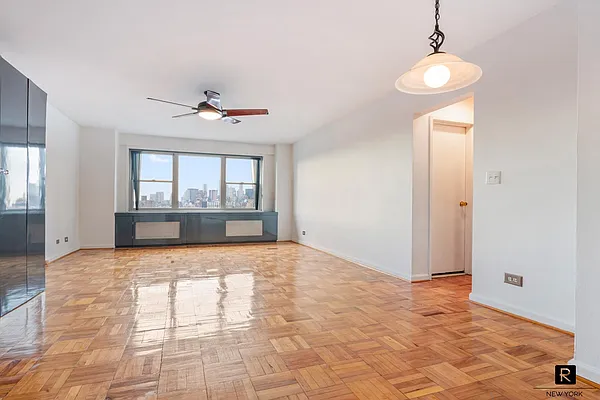 Rented by R New York | media 10