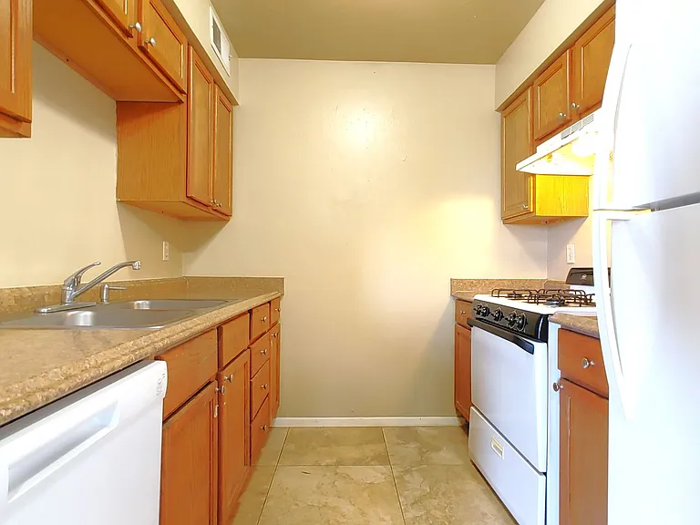 13205 Mountain Rd NE — Photo 3