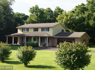 1060 Willowbrook Dr, Chambersburg, PA 17202