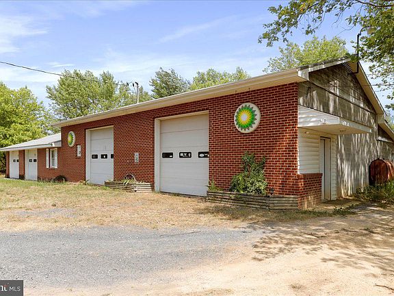 3rd image of 126 Laurel Hill Way