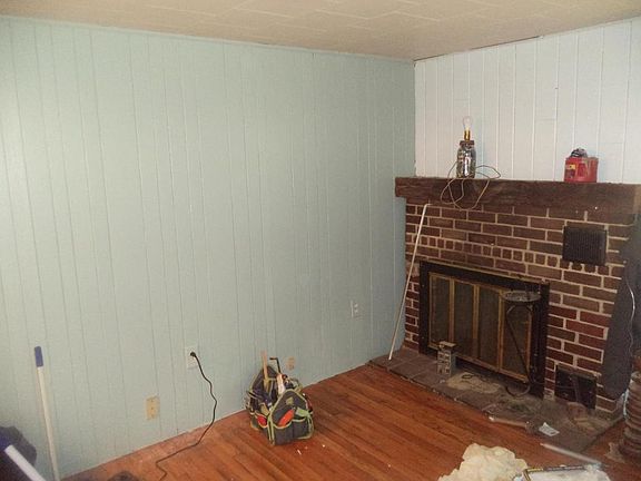 2nd image of 327 Ann St