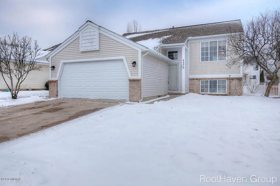 4575 Country Hill Dr SE photo 1