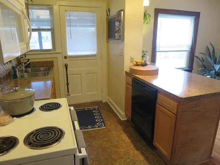 143 W California Ave — Photo 6