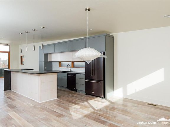 5th image of 537 W Meadow St